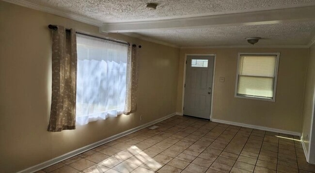 Building Photo - 830 Woodville Rd