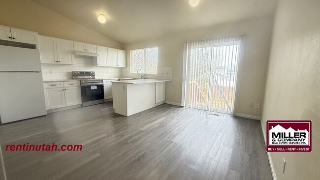 Foto del edificio - Updated Rambler with Vaulted Ceilings For Rent!