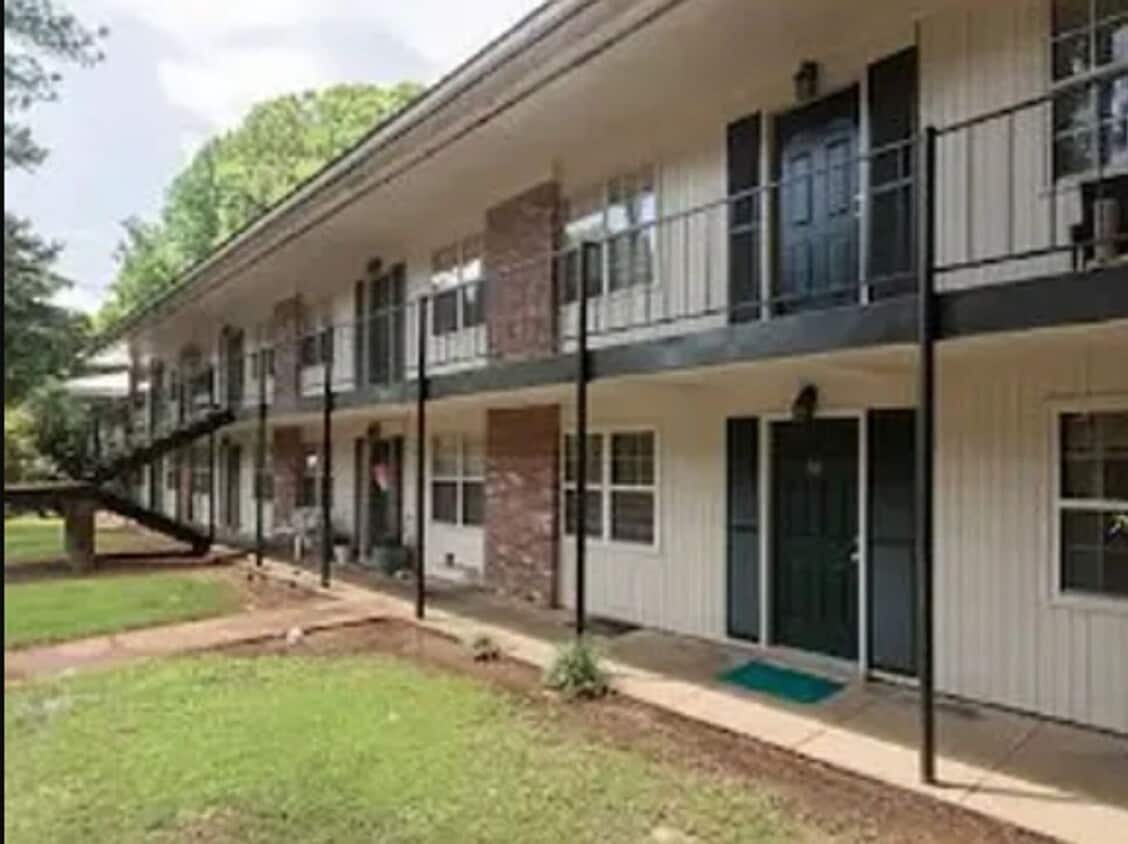 Photo - 2216 Church St (Oxford, MS)