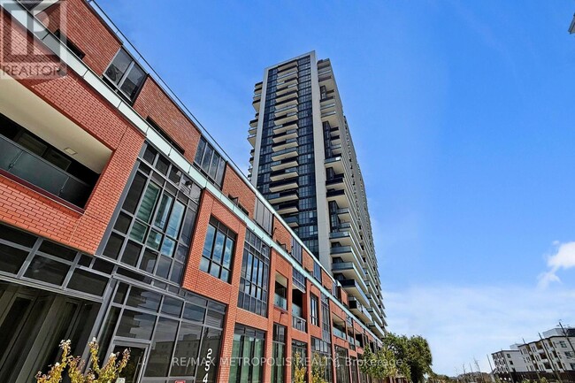 Photo du bâtiment - 2545-2545 Simcoe St N