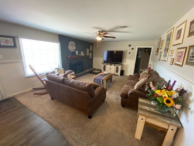 Foto del edificio - 2712 60th Street - Move in Special 1/2 off...