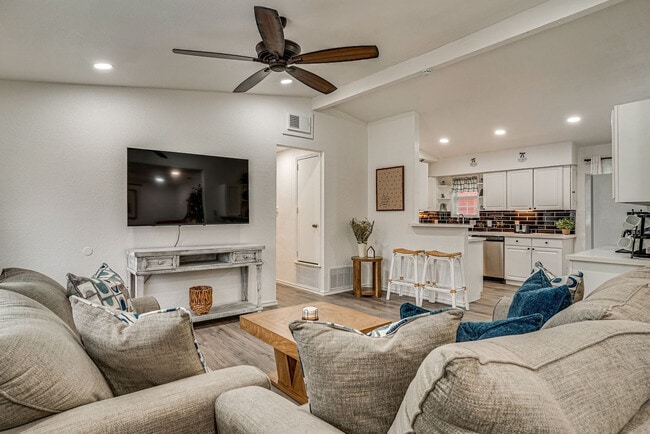 Building Photo - 4211 Coronet Ln