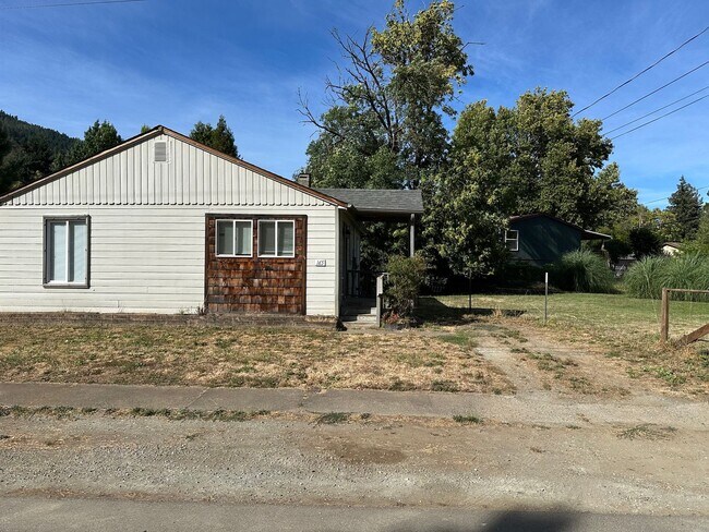 Foto del edificio - Remodeled 2 bedroom home in Myrtle Creek