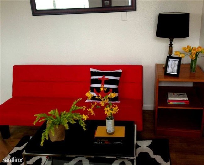 Building Photo - 2 br, 1 bath Apartment - Eagle Manor