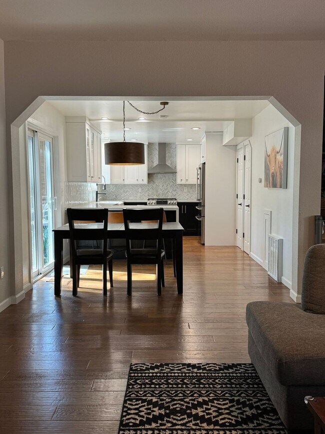 Foto del edificio - Spacious 4BR House in South Lake Tahoe