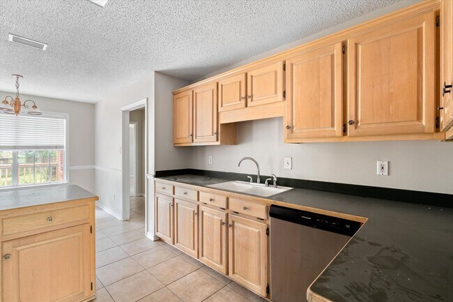 Building Photo - 10020 Silverthorne Ct