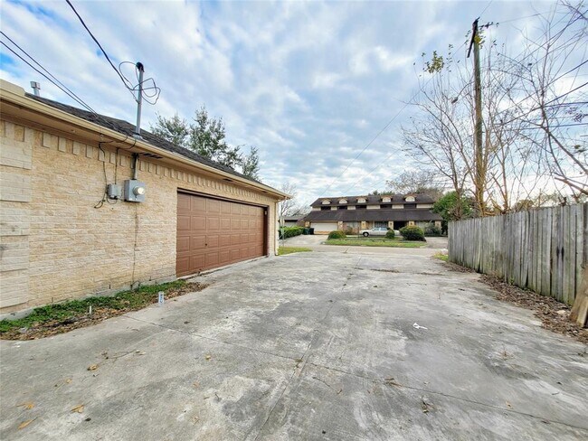 Building Photo - 12514 Safeguard St