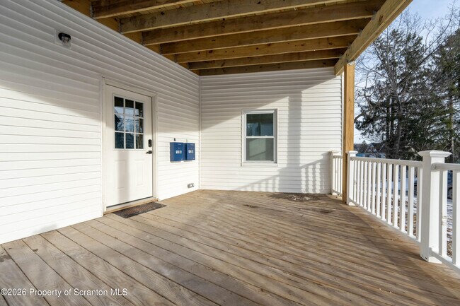 Foto del edificio - 12 Grow Ave