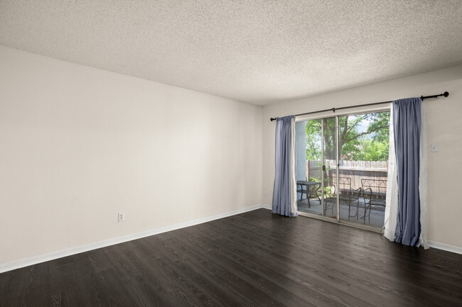 Building Photo - 6910 Hart Ln