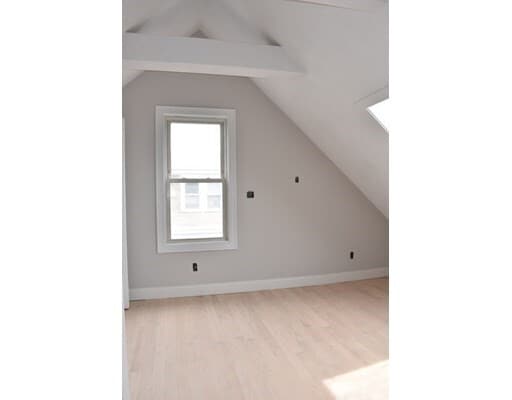 Building Photo - 216 Adams St