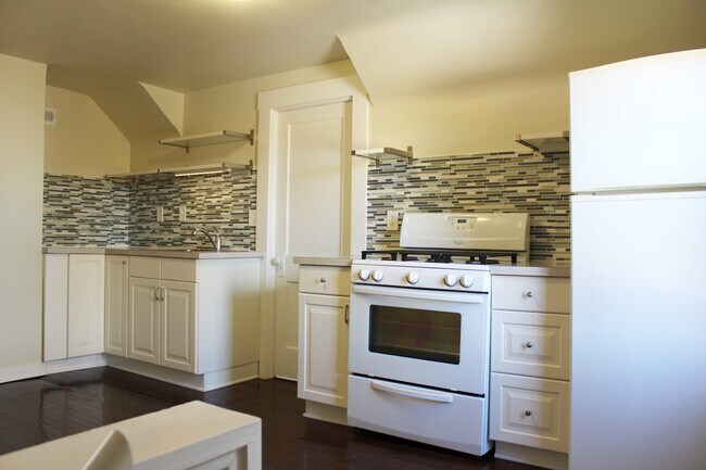 Kitchen - 17606 Franklin Ave