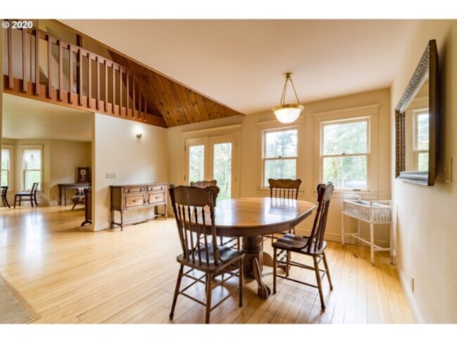 Foto del edificio - Dexter beautiful custom 4 bedroom home