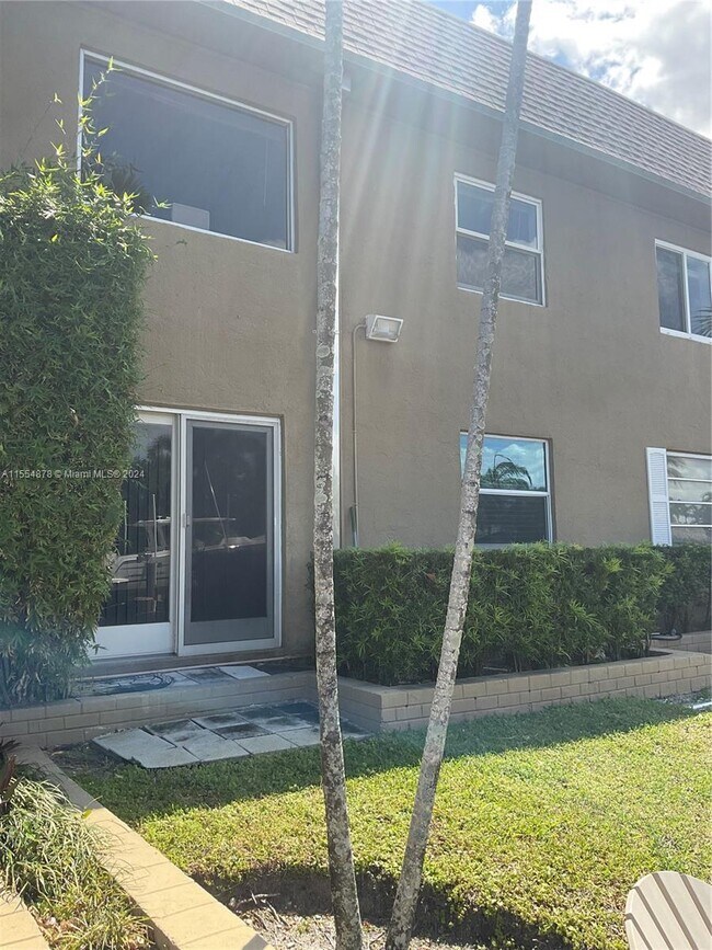 Foto del edificio - 2901 NE 51st St