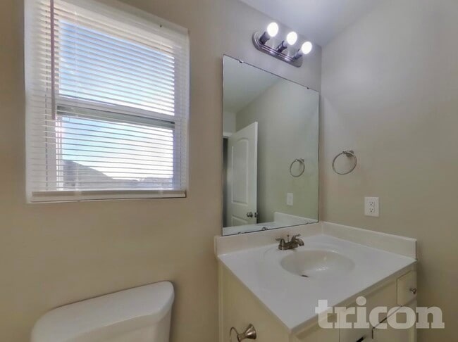 Building Photo - READY NOW