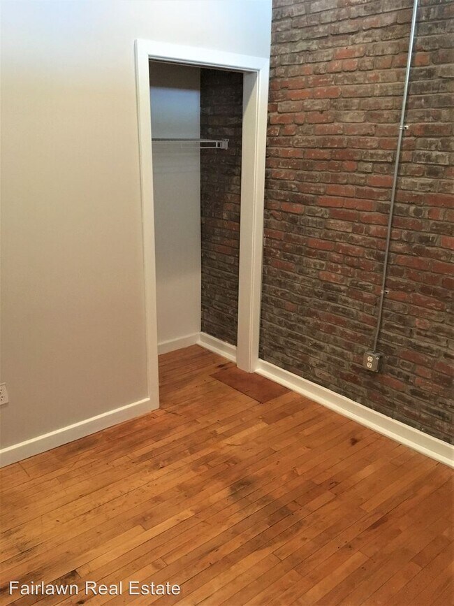 Building Photo - 116 N Walnut St