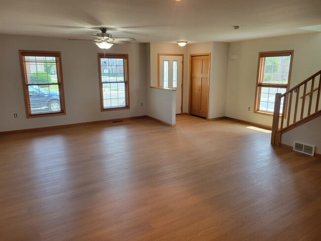 Living Room Entry - 2533 Leopold Way