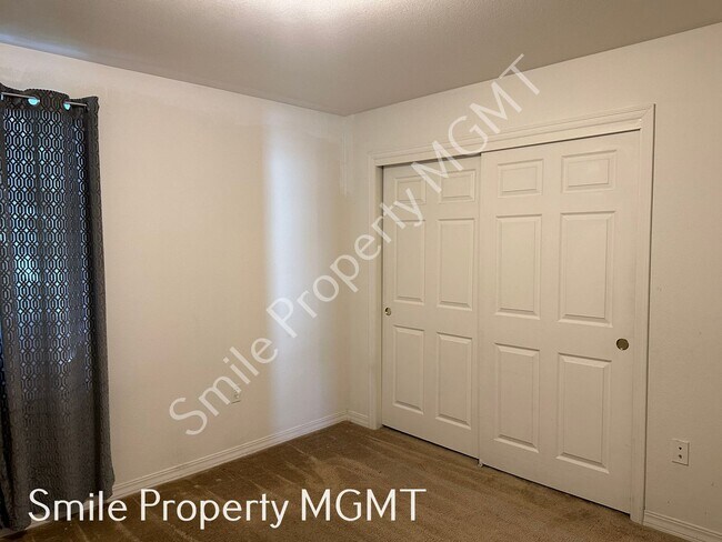 Building Photo - 2 bedroom with 2 bath Apartment