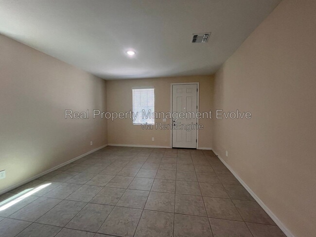 Foto del edificio - 4617 S 108th Ave