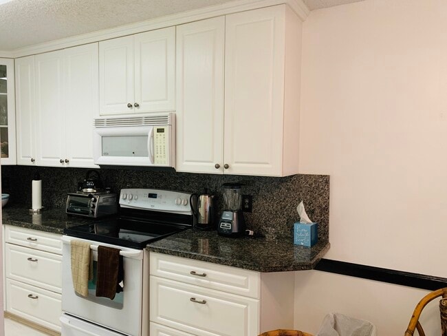 Building Photo - 10203 Mangrove Dr