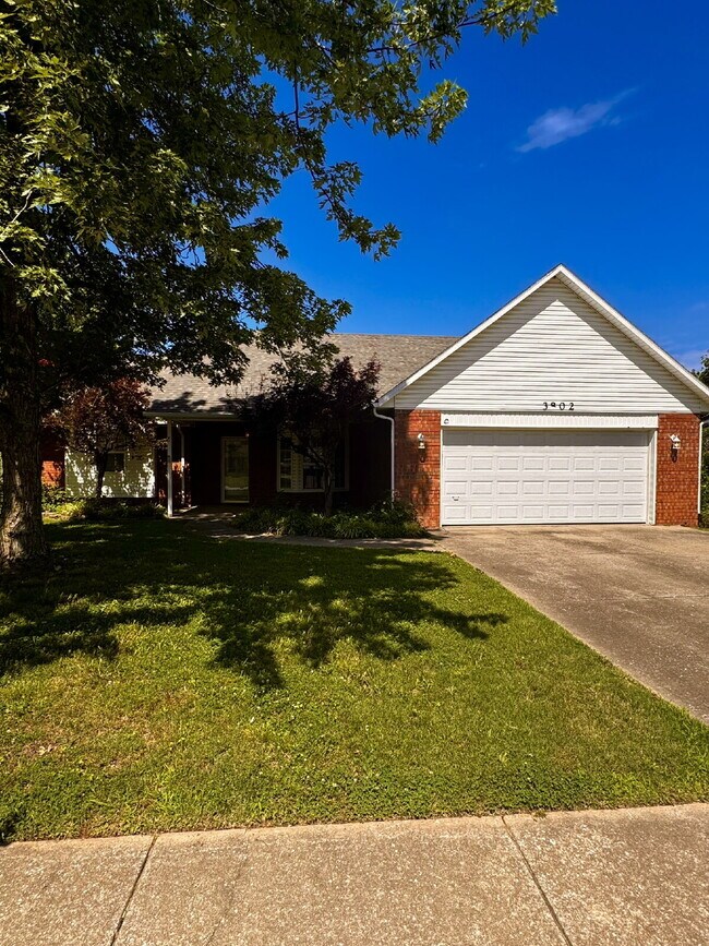 Building Photo - 3802 SW Maple Rd