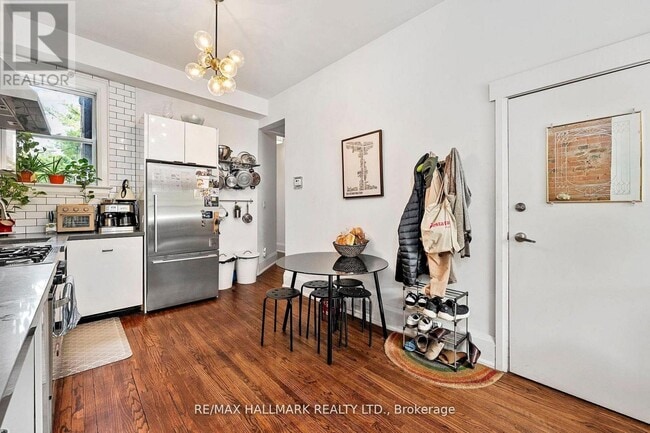 Building Photo - 261 Ossington Ave