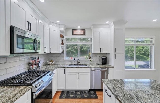 Foto del edificio - 19 Barnett Dr