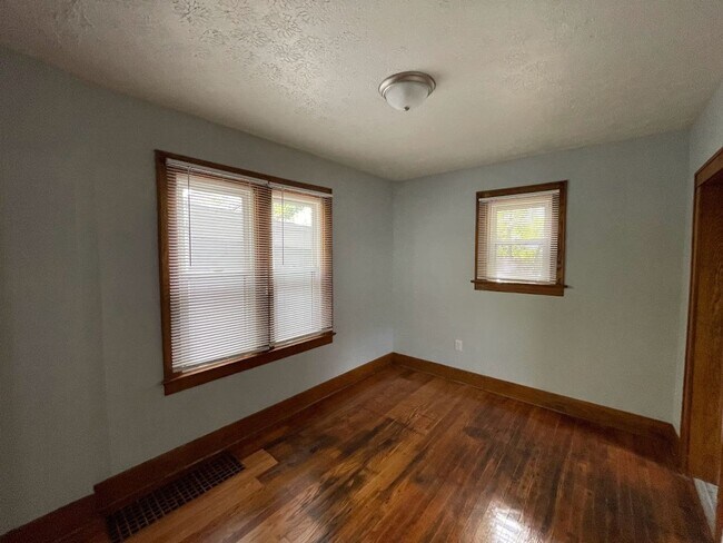 Foto del edificio - Two bedroom one bathroom home for rent