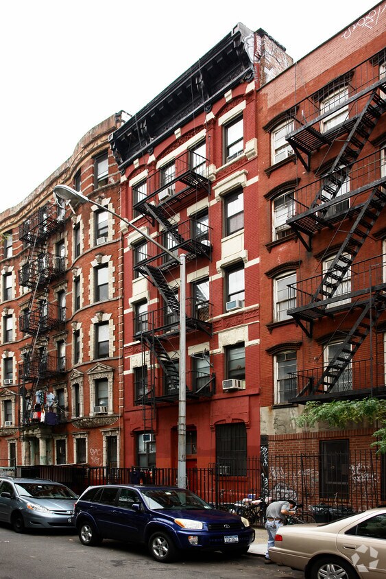 Building Photo - 237 Henry St