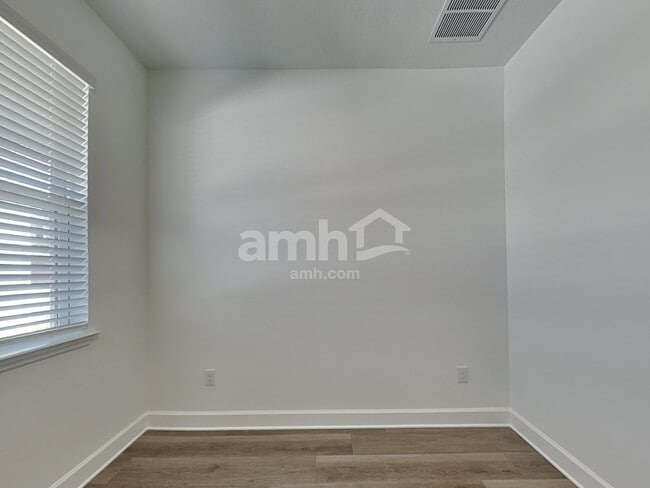 Building Photo - 37878 Dusty Saddle Ln