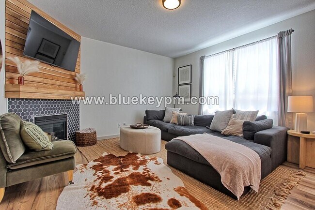 Foto del edificio - 3 Bed, 2.5 Bath Home Located Near Legacy S...
