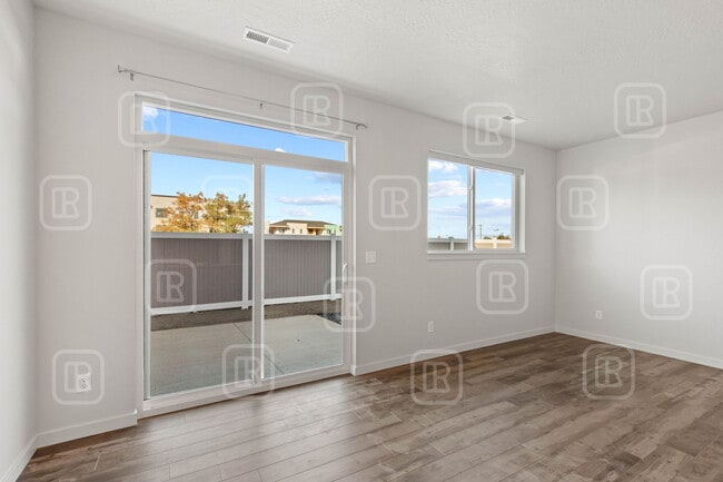 Foto del edificio - 212 S Woodlawn Rd