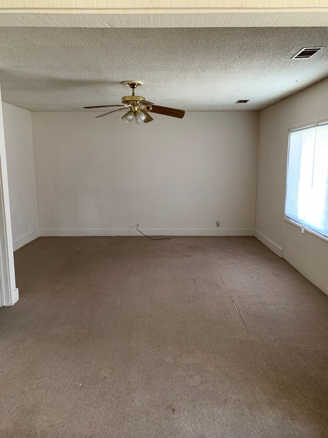 Building Photo - 1419 Holly Hill Dr