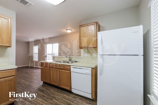 Foto del edificio - 5227 Roth Forest Lane