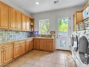 Building Photo - 330 Rancho Cir