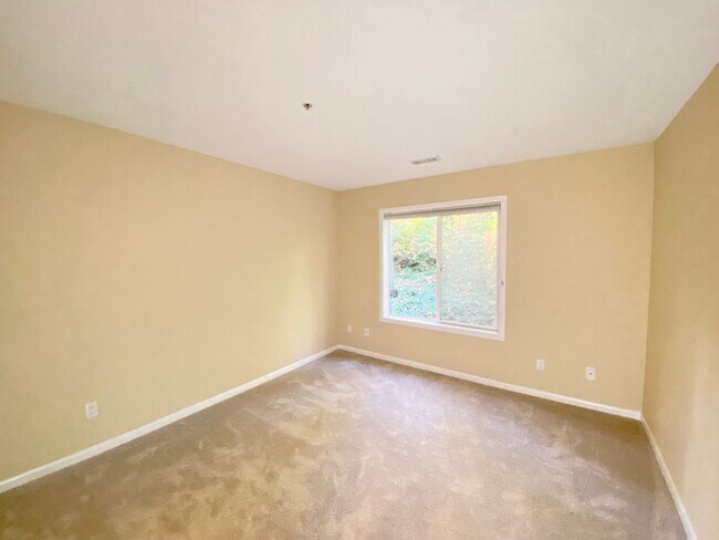 Foto del edificio - Spacious 3 Bedroom Condo!!!