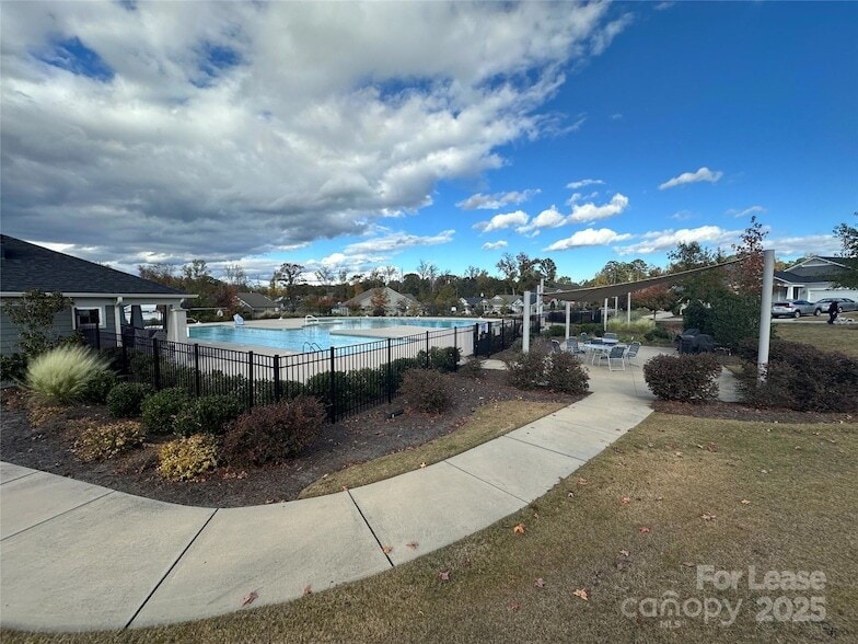 Foto principal - 4165 Canopy Creek Dr