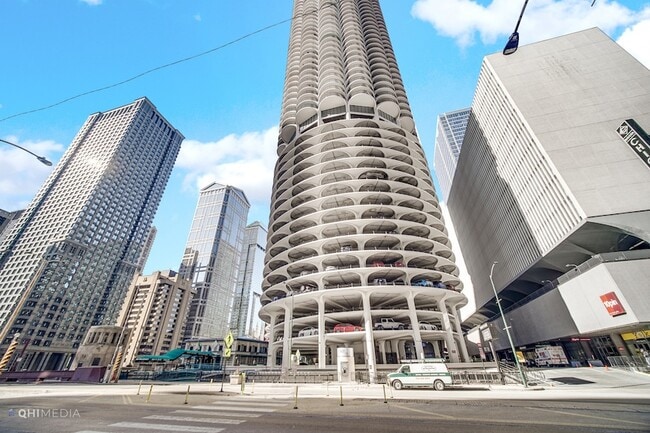 Photo - 300 N State St Apartment