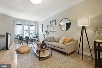 Building Photo - 2188 Half Moon Pl NE