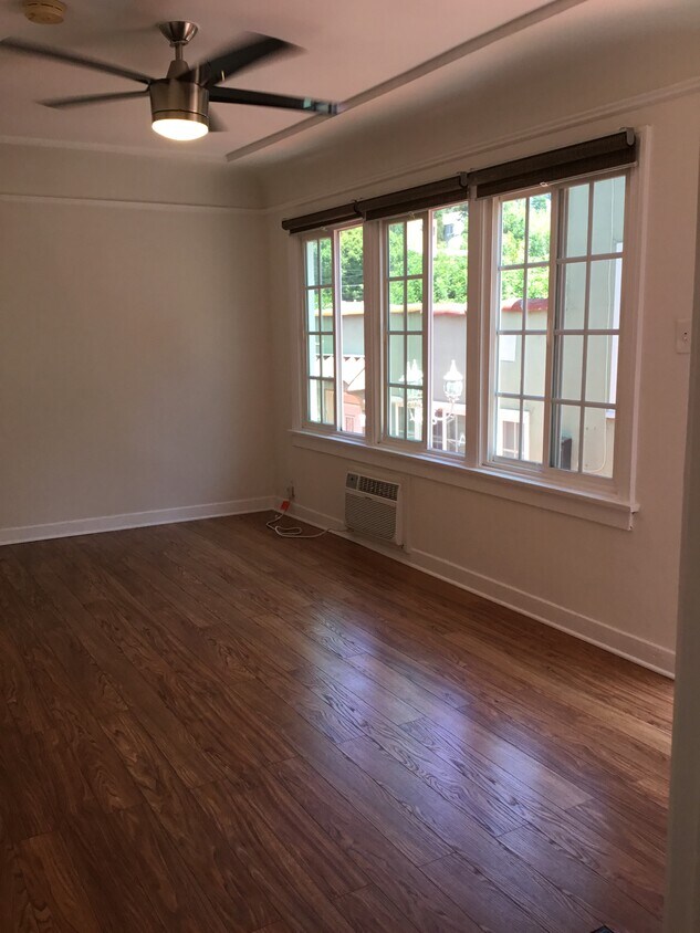 Living Room - 1536 Silver Lake Blvd