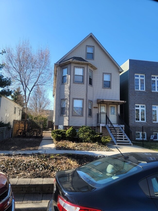 Building Photo - 3508 N Lowell Ave