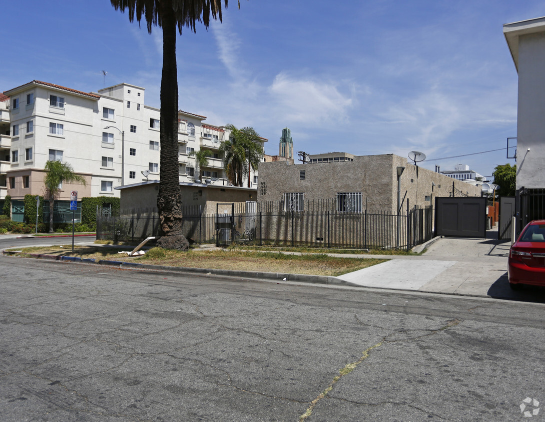 2861-2867 Leeward Ave, Los Angeles, CA 90005 - Apartments in Los ...