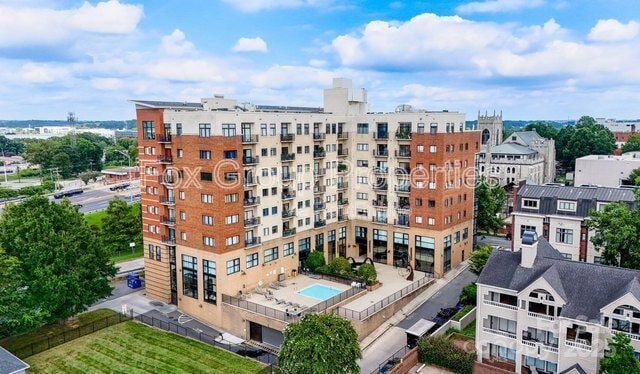 Building Photo - 715 N Church St