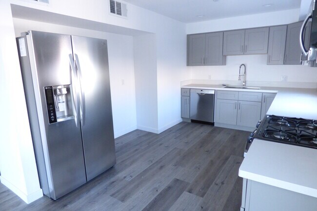 Building Photo - 1119 N Berendo St