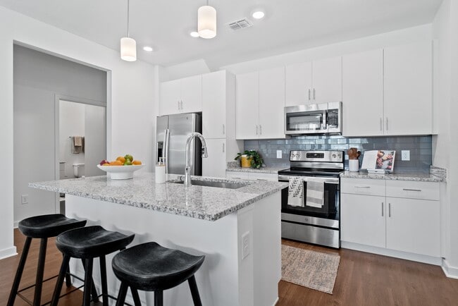 Building Photo - Skyline at Westfall Station