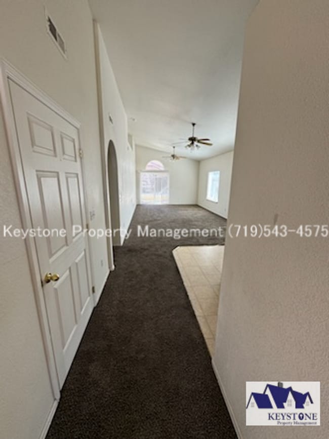 Building Photo - South side Domega Home 3 Bedroom/2 Bath/2 Car Garage $1850/$1850