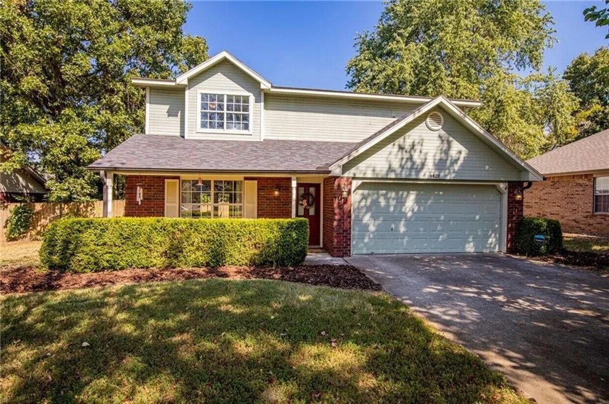 Primary Photo - BEAUTIFUL HOME IN GREAT LOCATION! EASY ACC...