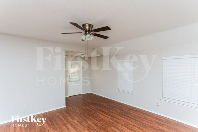Foto del edificio - 1221 Koto Wood Dr