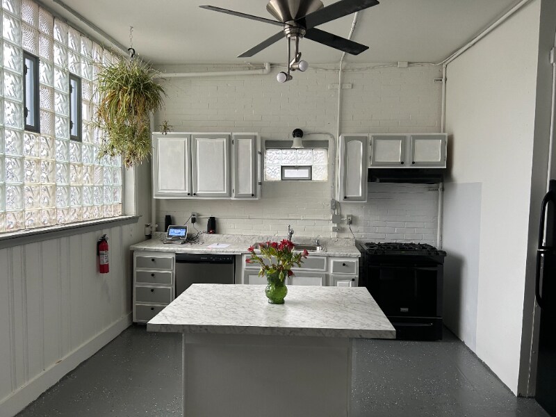 Foto principal - 3960 Grand River Ave