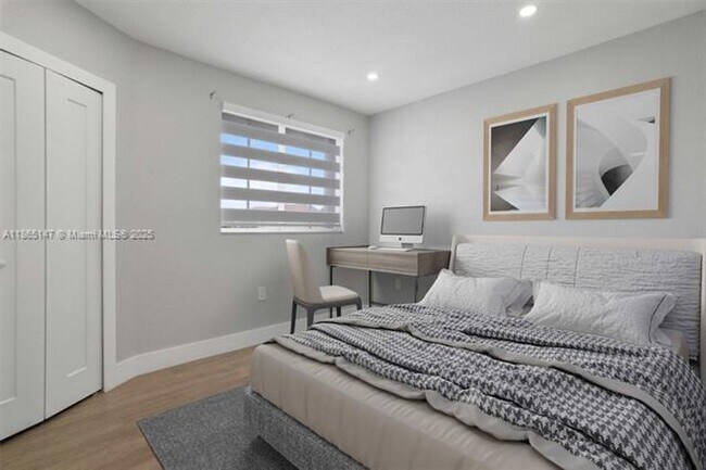 Foto del edificio - 3378 W 80th St