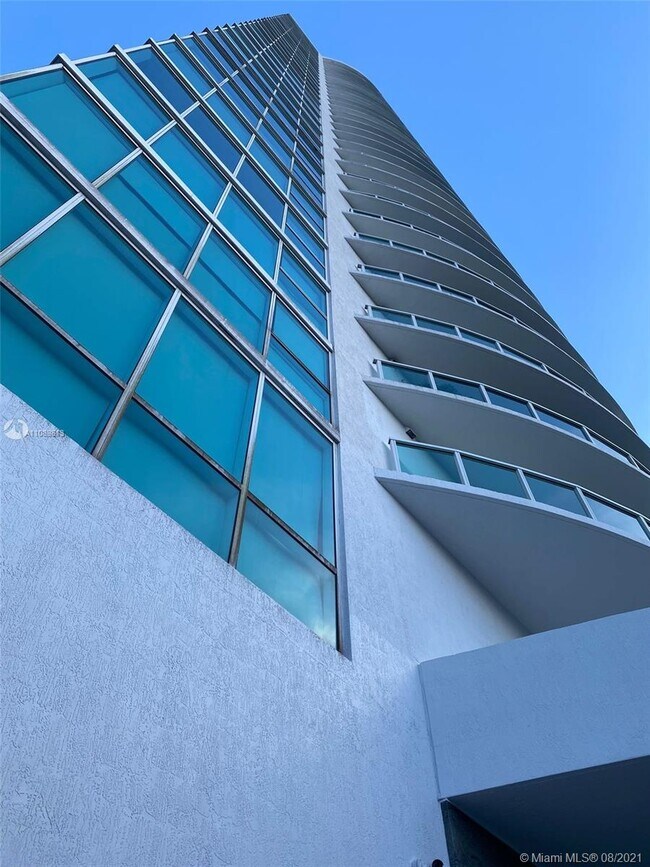 Building Photo - 2101 Brickell Ave
